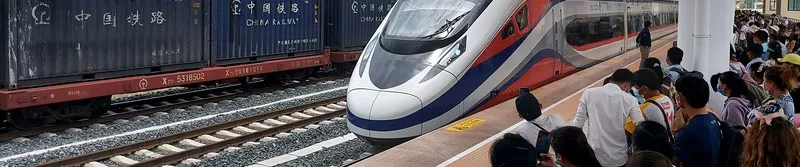 20220528_124019-train-arriving-muang-xai-L